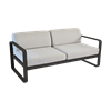 Fermob bellevie loungesofa med sort stel og lys grå hynde